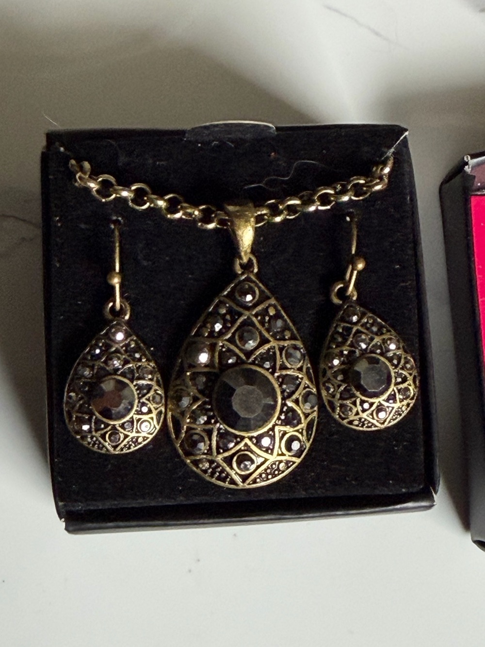 Avon Infinite Stars antiqued Gold Necklace & Earrings Set